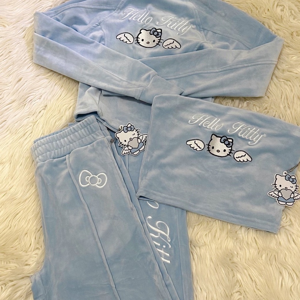 RARE 2023 LIMITED EDITION SOLD OUT HELLO KITTY BLUE ANGEL X FOREVER 21 COLLAB !